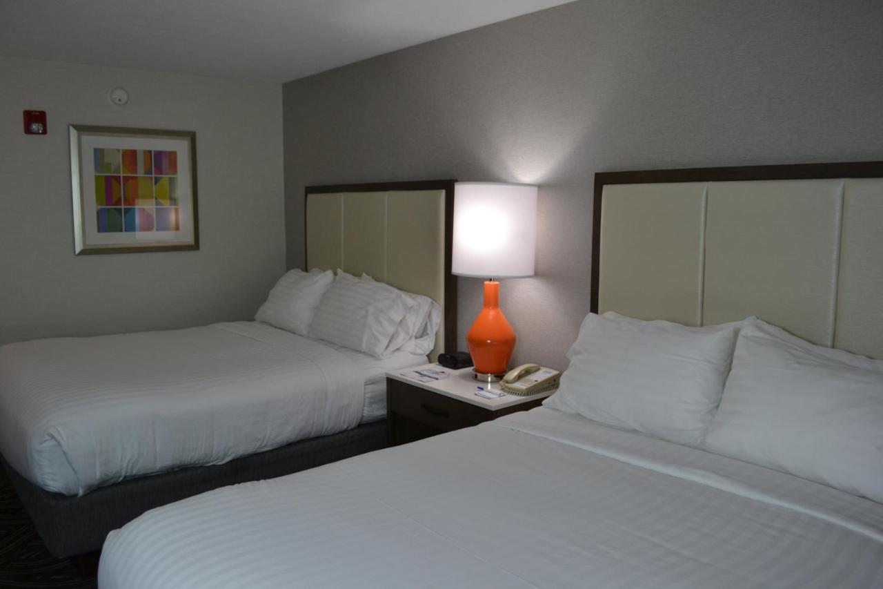 Holiday Inn Express Hotel & Suites Kent State University Exteriér fotografie
